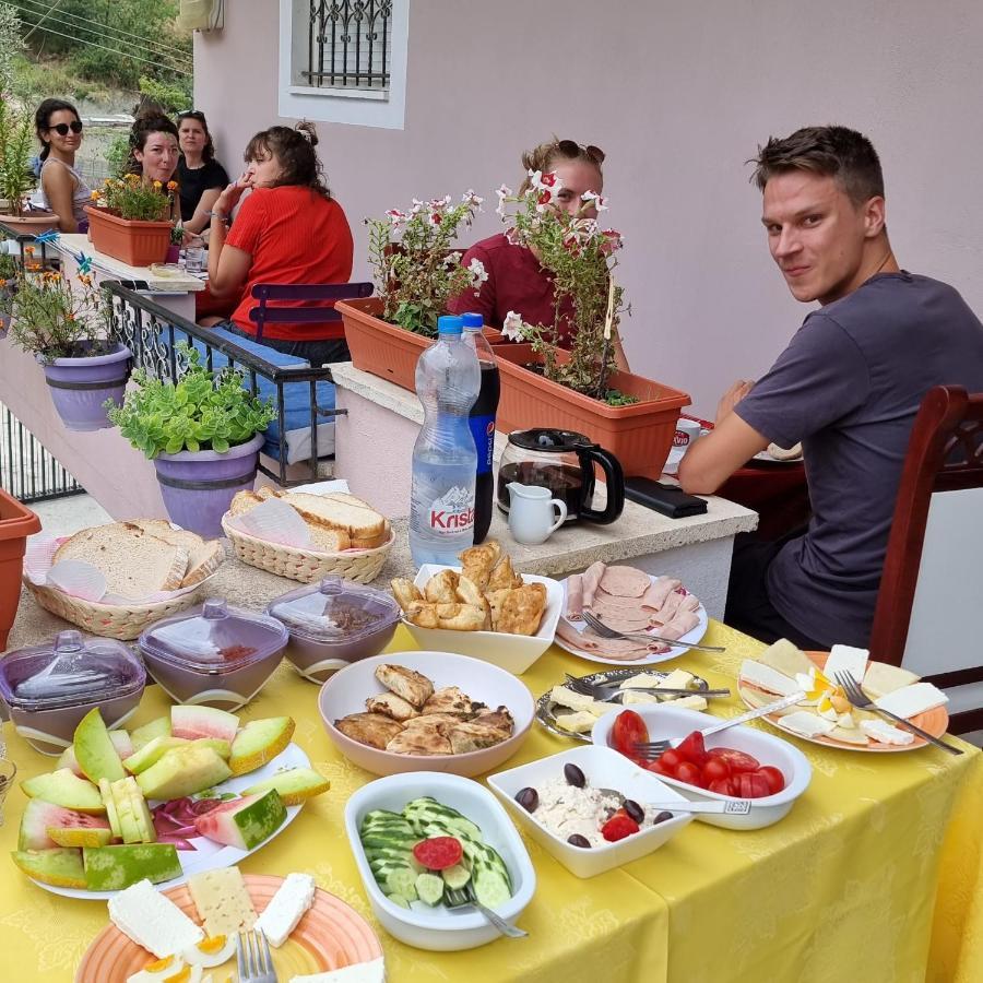 Kalaja Inn Krujë المظهر الخارجي الصورة
